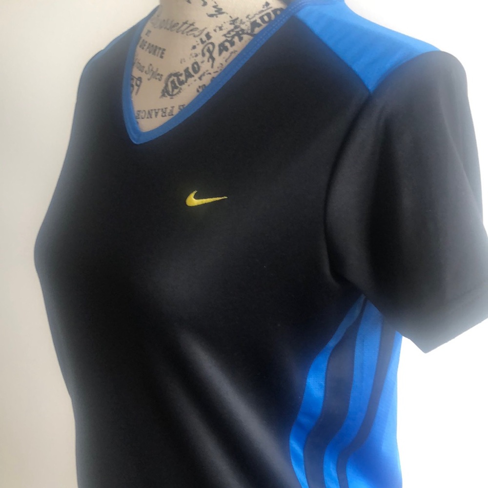 Nike dri-fit short sleeve vneck t-shirt, Size Small